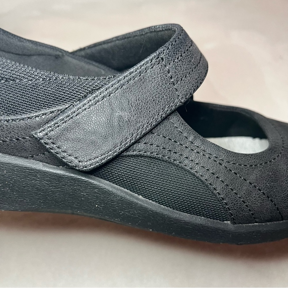 Clarks Cloudsteppers Adjustable Strap Slip Ons Si… - image 8
